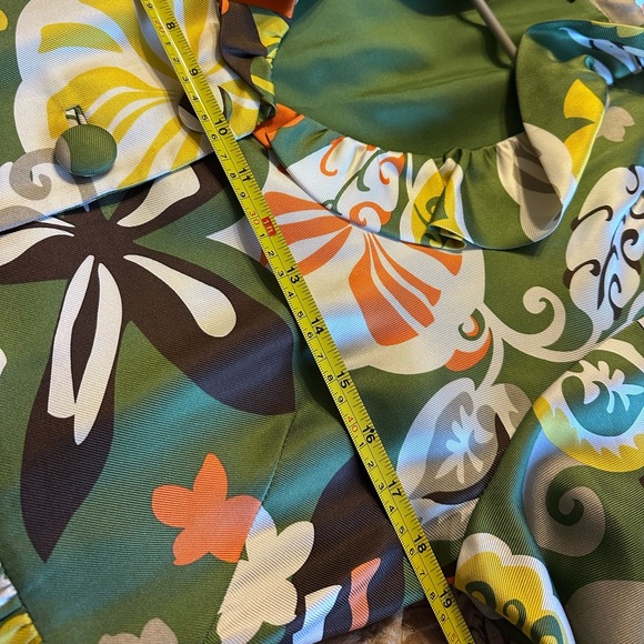 J Crew 100% silk dress. Size 12. Ruffle neck, side zip.Green floral, retro look. - Picture 10 of 16